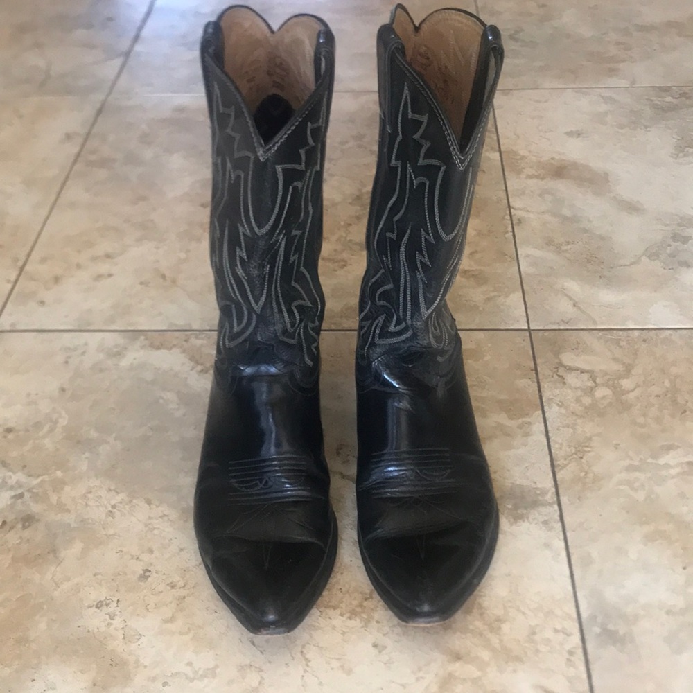 Justin’s black leather pointed toe cowboy boots size 9